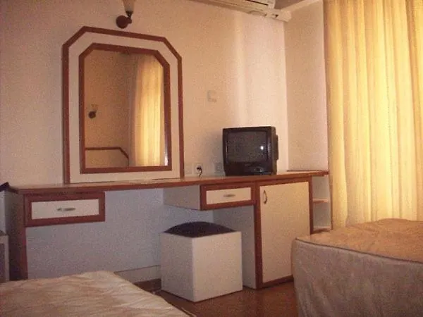 Hotel Santur 库萨达斯