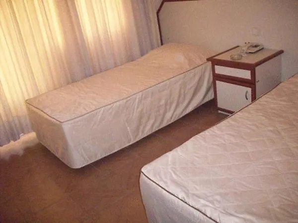 Hotel Santur 库萨达斯