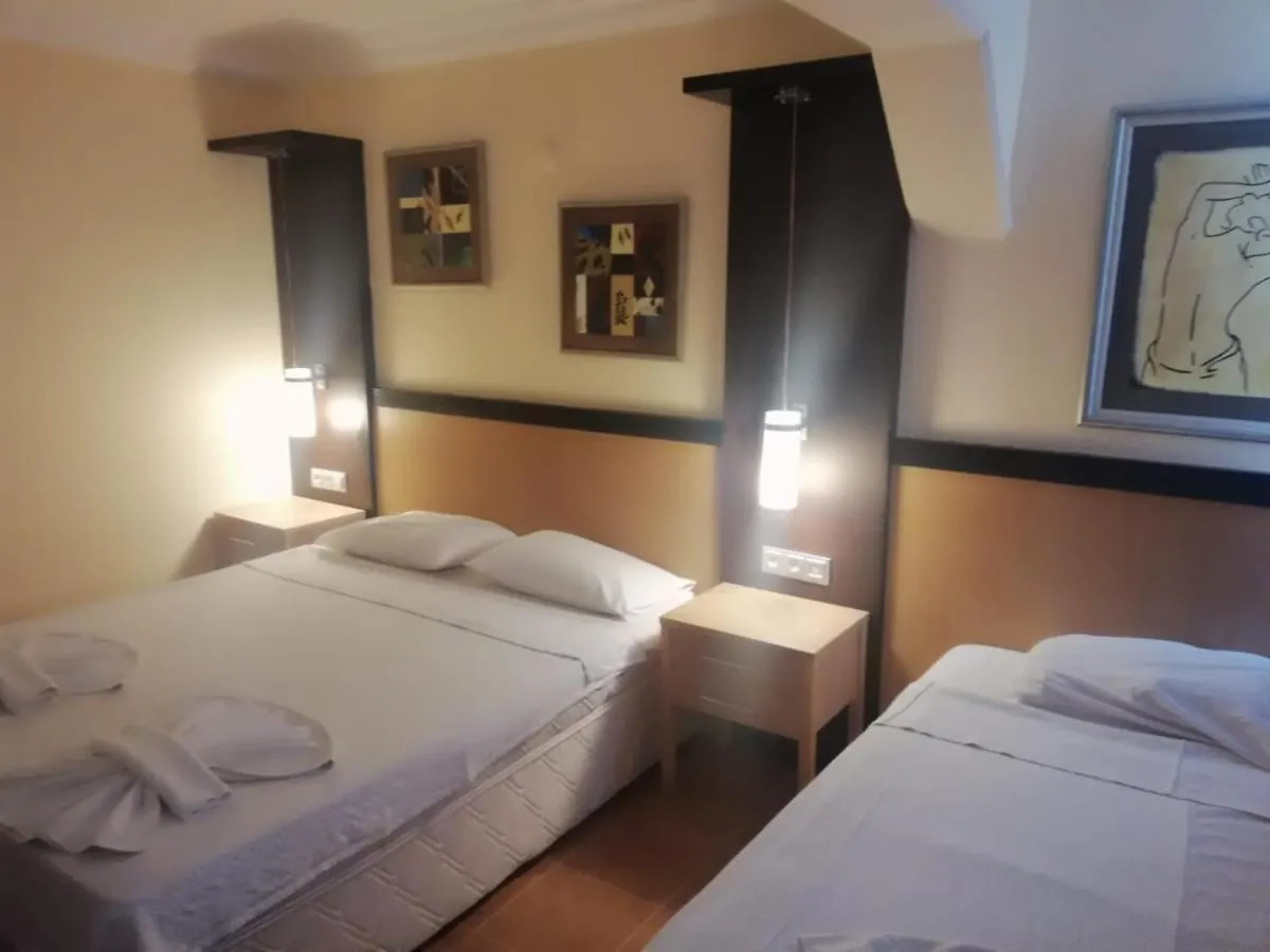 Hotel Santur 库萨达斯